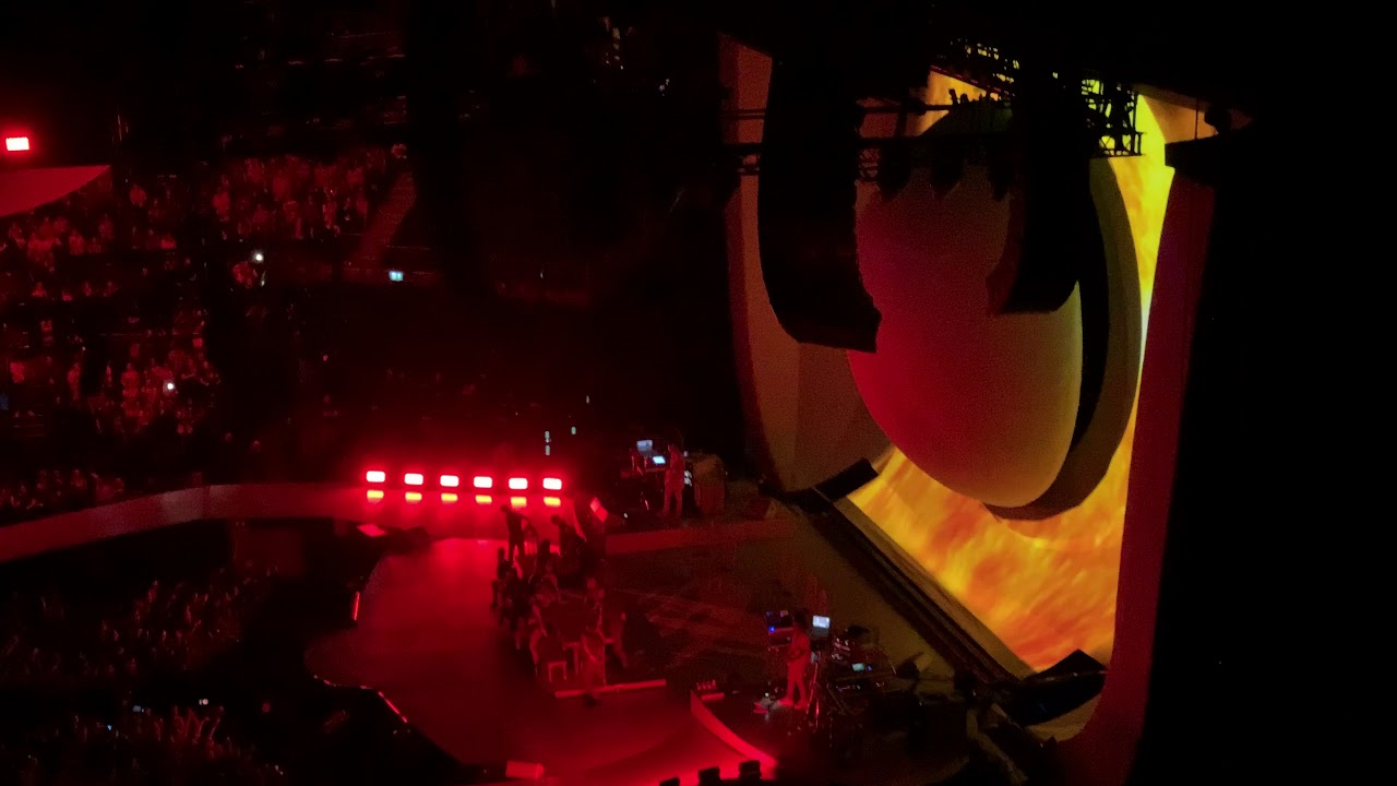 ARIANA GRANDE | raindrops/God is a woman [Intro] [London, NIGHT 5, Sweetener World Tour 2019]