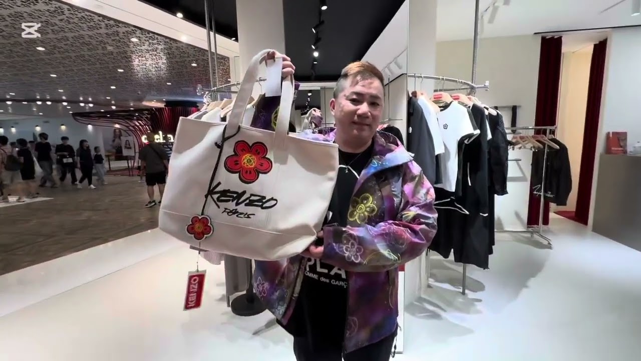 #Keung To #姜濤 - #KENZO Paris Fashion Week - #KENZO 姜濤上落機Outfit 😍😍🍑🍑🍬🍬🥰🥰