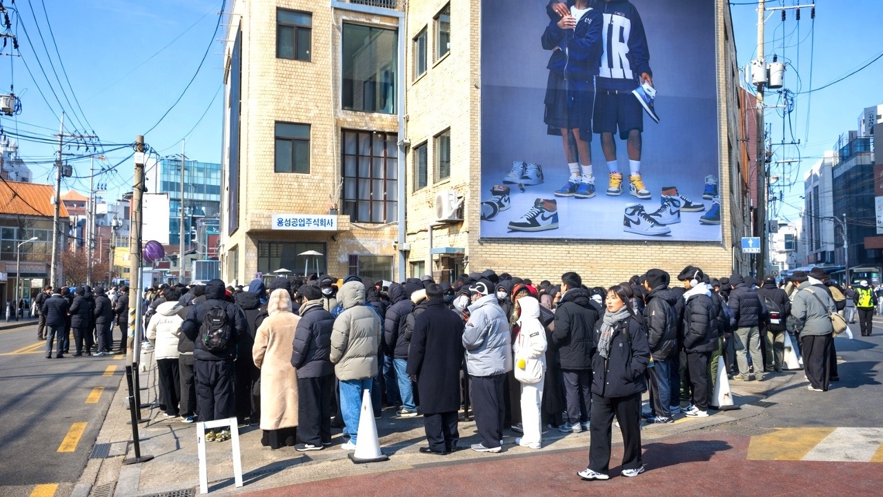 Saturday Open Run: The Massive Queue At Seongsu Nike Pop-Up Beating The -10°C Cold 👟