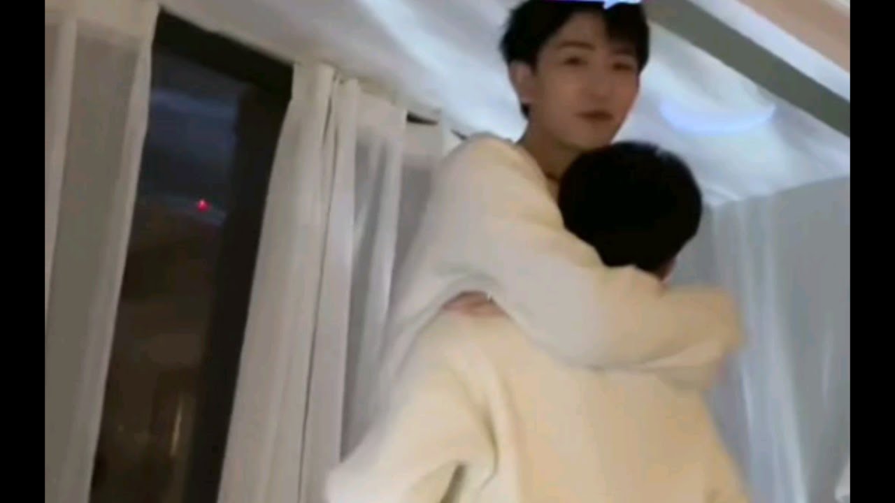 [Gay/BL] Коала обнимает пару, Джейсон так боится убежать из комнаты | Чен Лв и Лю Конг