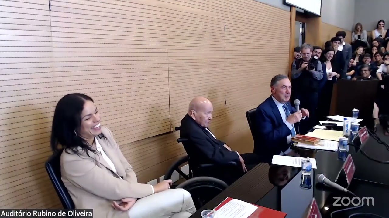 Министр Луис Роберто Баррозу в честь Жозе Афонсу да Силвы