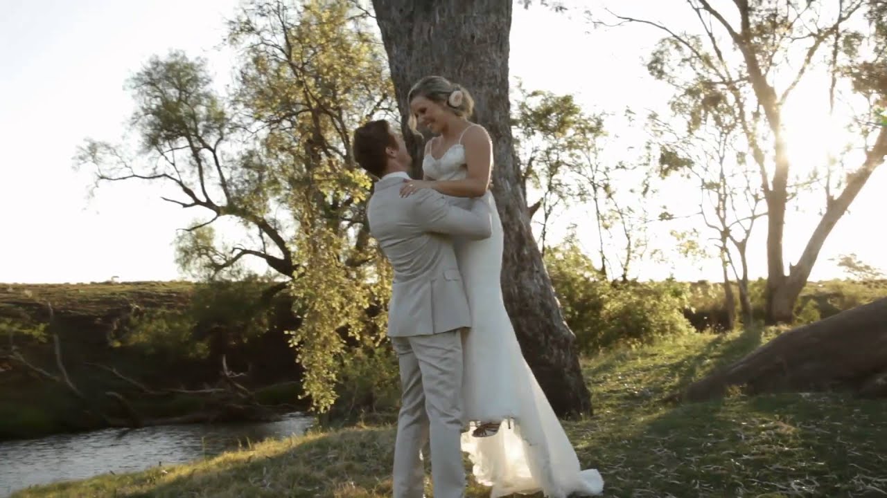 Funny Bridal Lift l Toowoomba Wedding Videographer