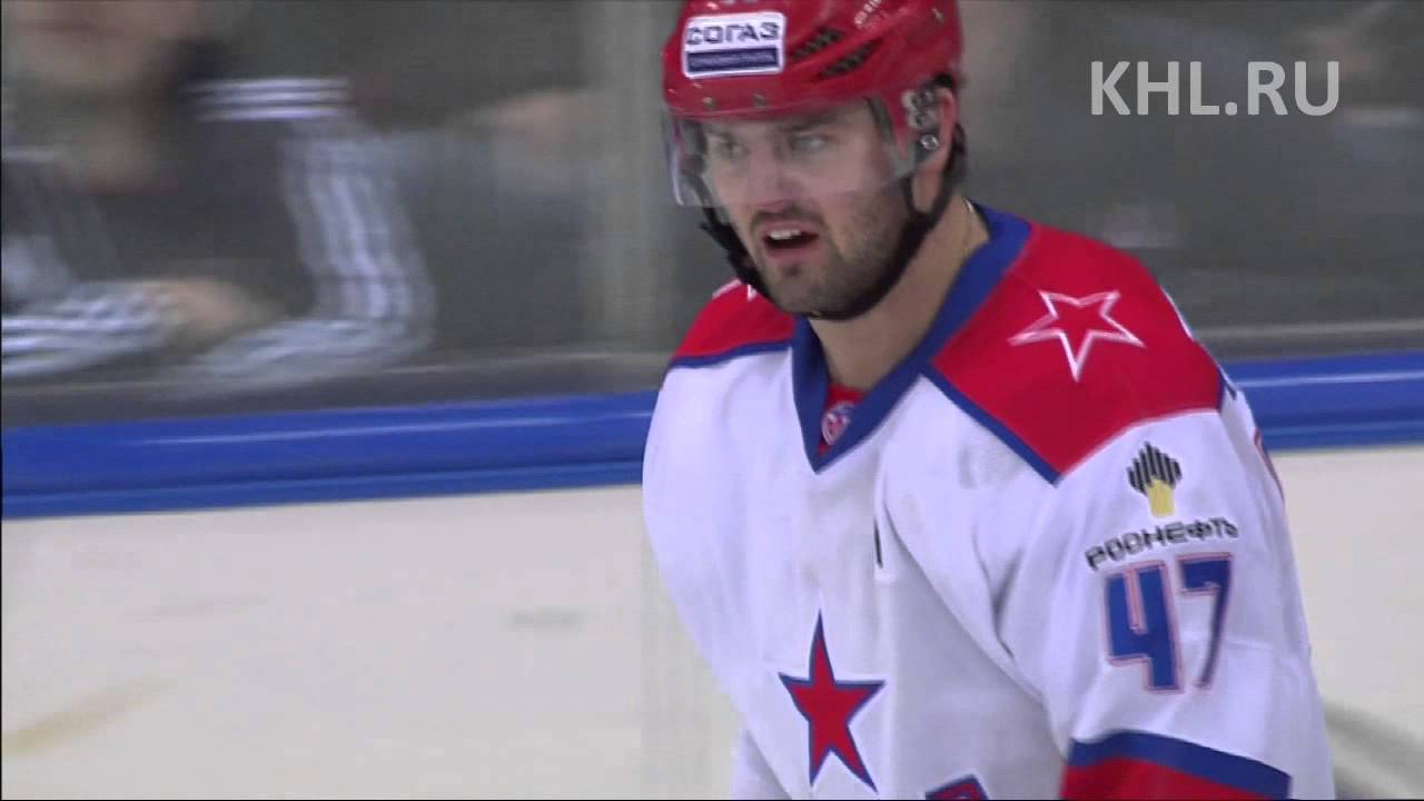 Radulov's defensive hit on Thoresen / Радулов встречает Торесена