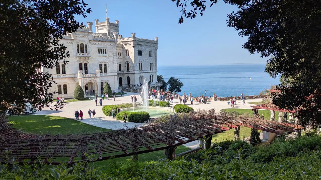 Parco del Castello di Miramare Trieste - percorso circolare Castello - parterre - serre - laghetto