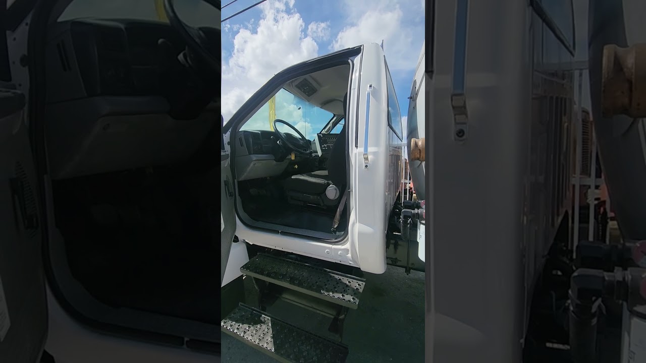 2004 Ford F-750 Etnyre Centennial 2000gls asphalt distributor truck