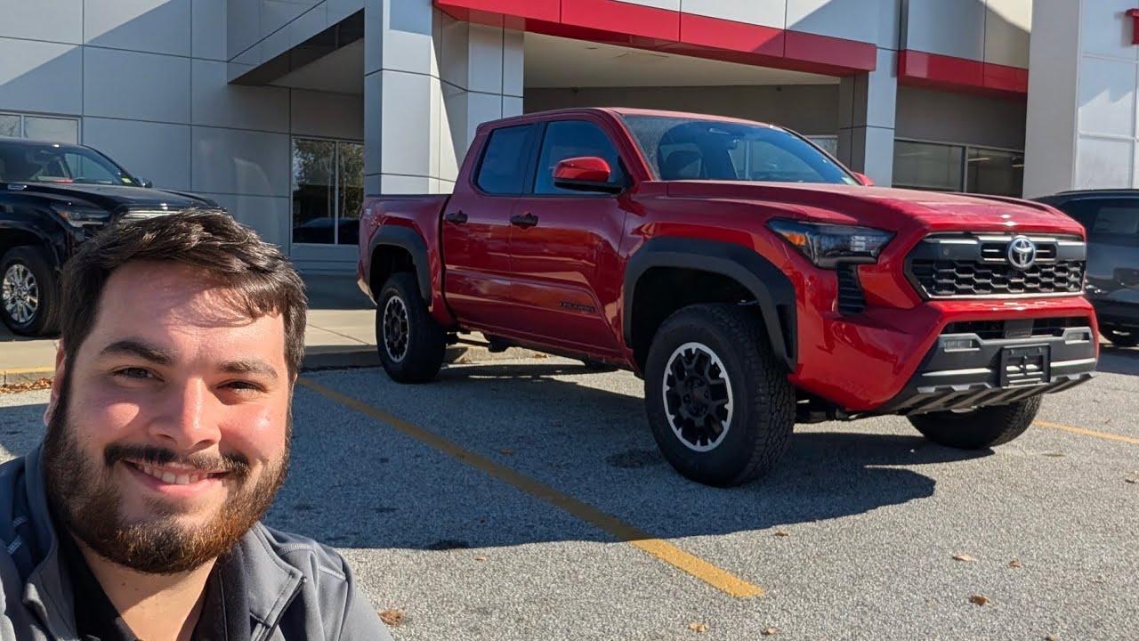 Tacoma TRD Off-Road 2025 года в цвете Supersonic Red