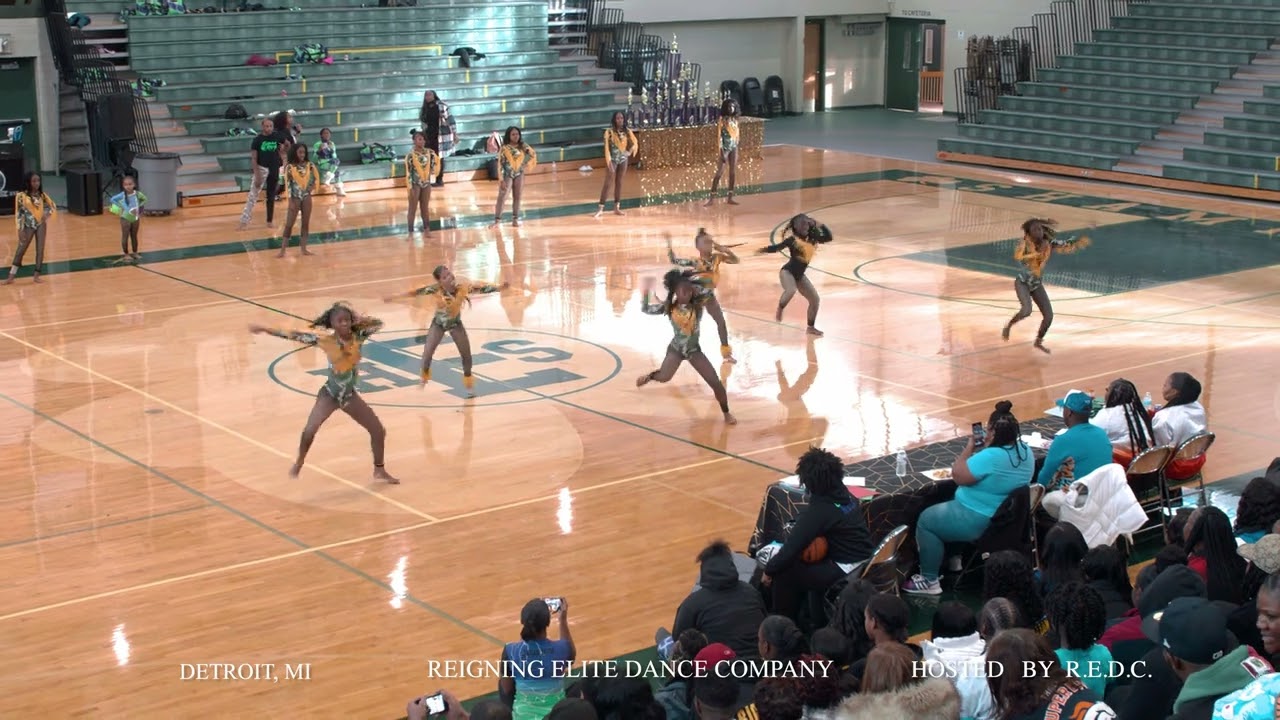 REIGNING ELITE DANCE COMPANY MAJORETTE DANCE PERFORMANCE