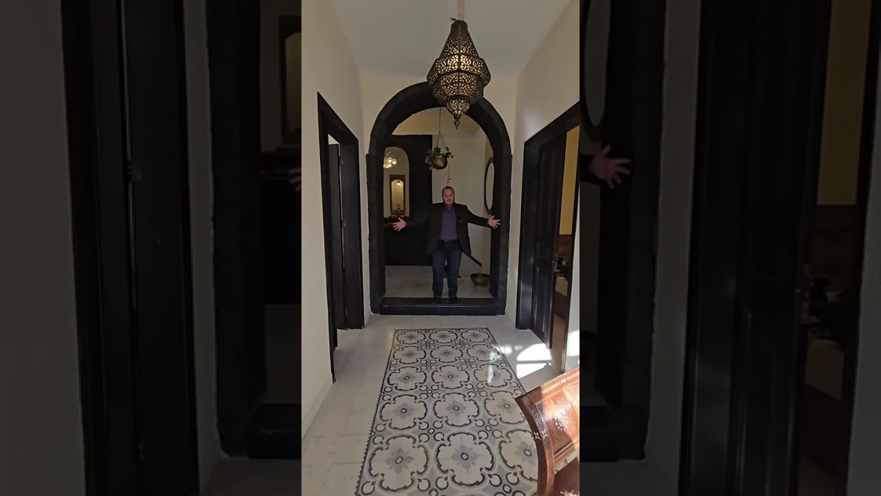 للبيع في وسط أعرق عاصمة في العالم دمشق.الشام القديمة  سوق مدحت باشا سوق البزورية.بيت عربي
