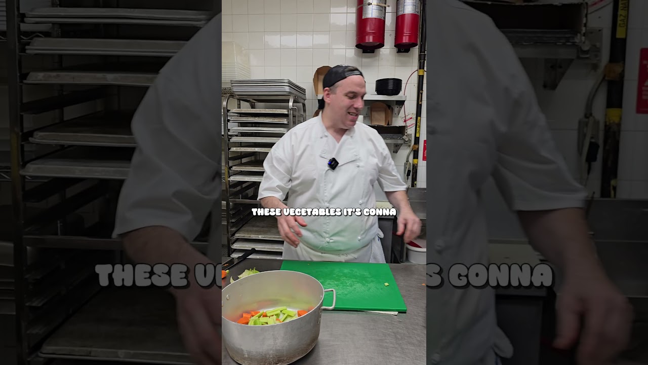 Easy Pur&eacute;ed Vegetable Soup Recipe🥕