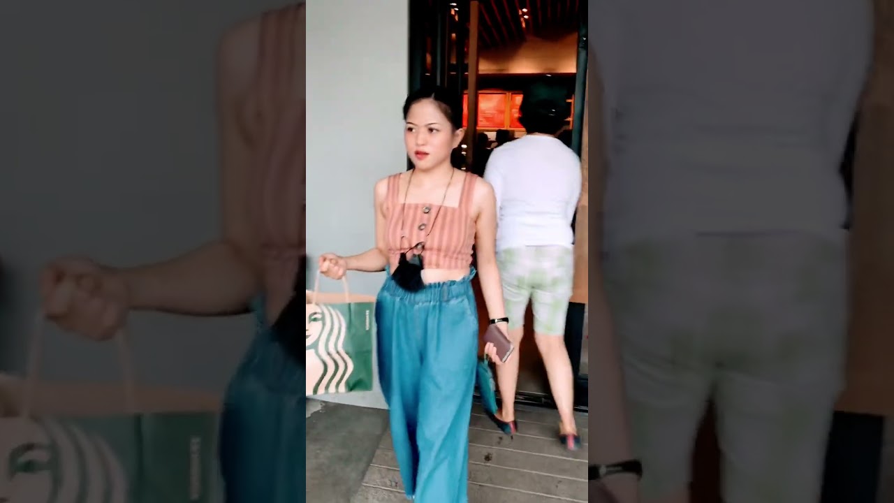 Coffee girl ☕️ #cafe #ootd #style #coffee #place #look #starbucks #lookbook #subscribe #styleinspo