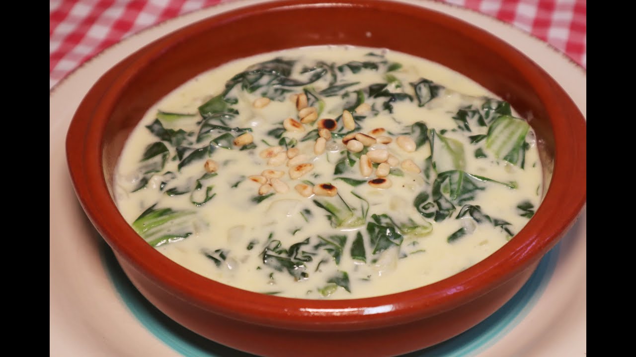 En unos poco minutos tendrás listas estas acelgas a la crema con queso, un plato delicioso