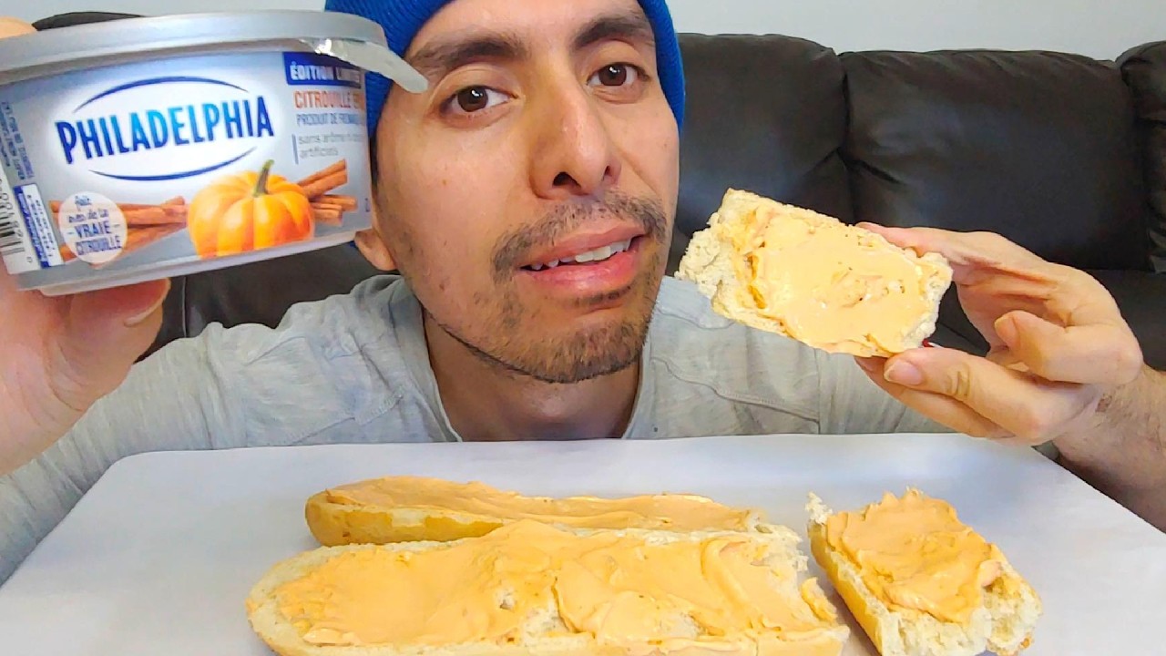 PUMPKIN SPICE CREAM CHEESE ON CRUNCHY BREAD BREAKFAST MUKBANG EATING SHOW