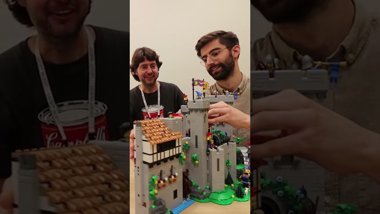 LEGO 10305 Lion Knights' Castle: Balcony Turns into a bridge!