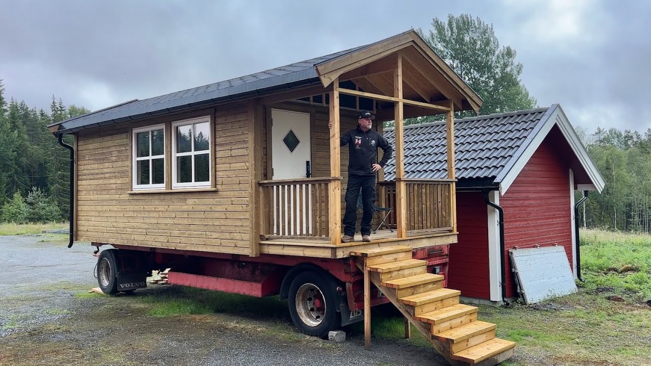 Bygging av hytte på en lastebilhenger. DIY build of cabin on truck trailer. 7,5x3 meters.