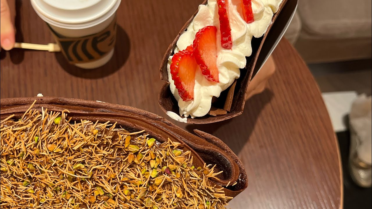 두바이st.크레페&딸기생크림크레페 (아마 고디바를 곁들인..?)