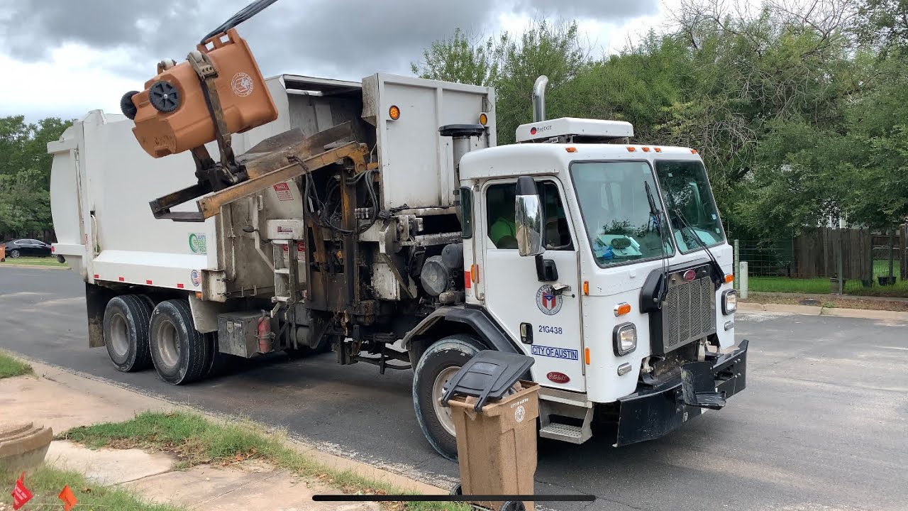 Austin's Pete 520 GS-Products CollecStar 9000ASL Garbage Truck collecting Trash