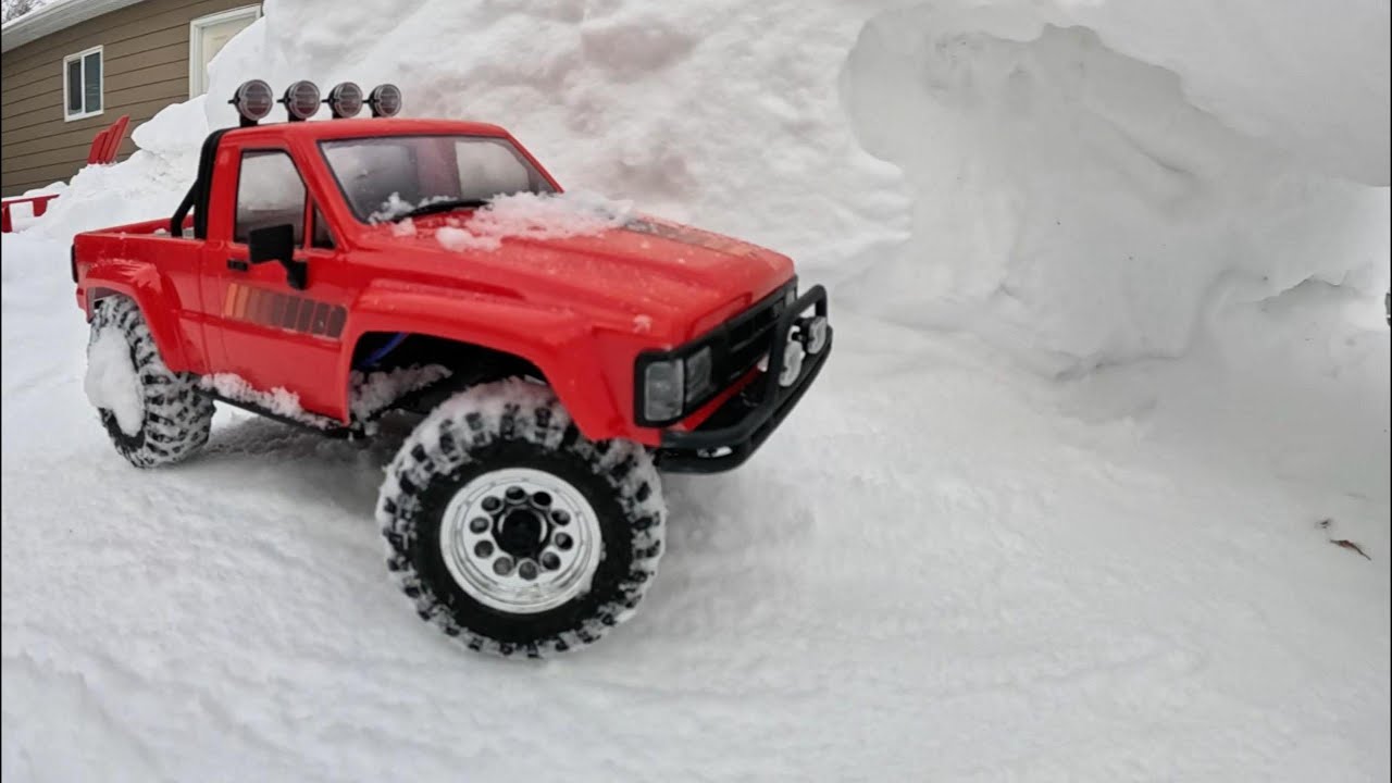 Snowbank Mini-Crawler course HPI-Racing Toyota Hilux