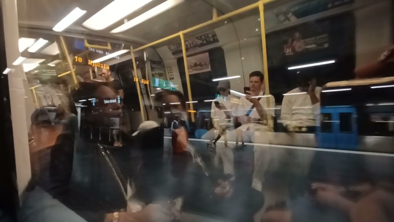 Tunnelbanan Från T-Centralen Till Hjulsta