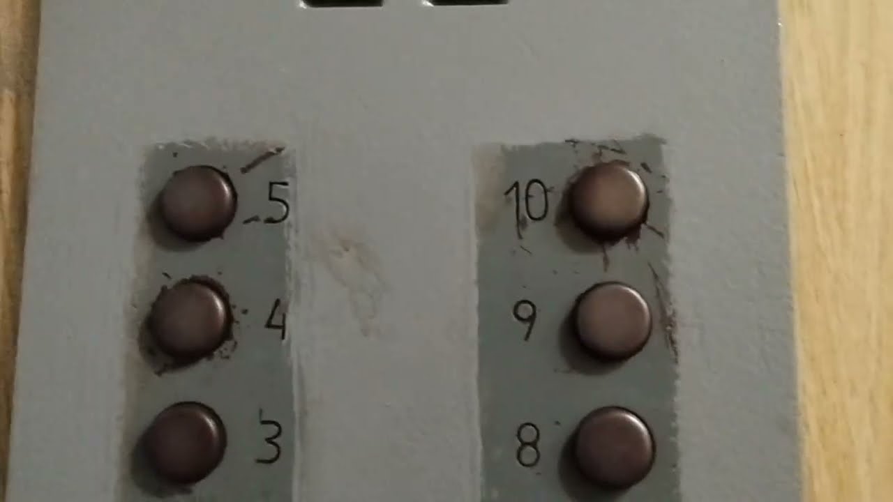 Лифт МЛЗ 1996 года. Тюмень, Московский тракт 161к1, подъезд 2.