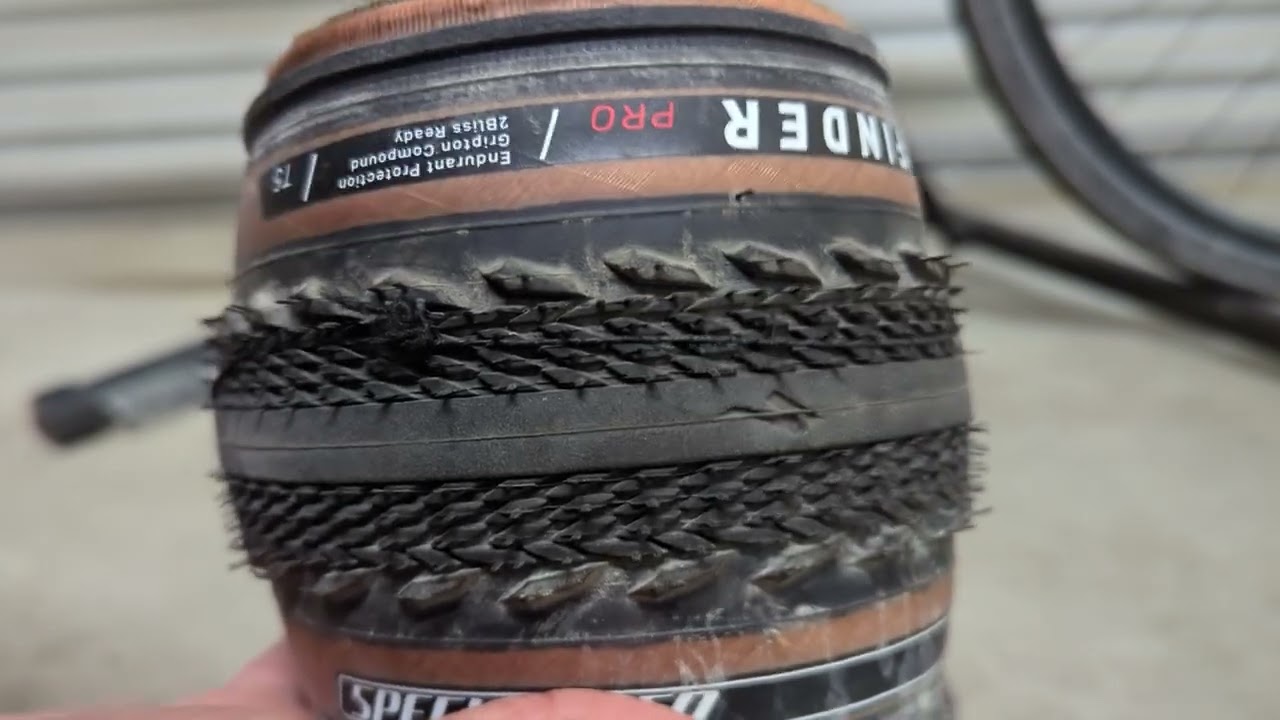 Specialized Pathfinder Pro S Works vs Pathfinder pro 700x42
