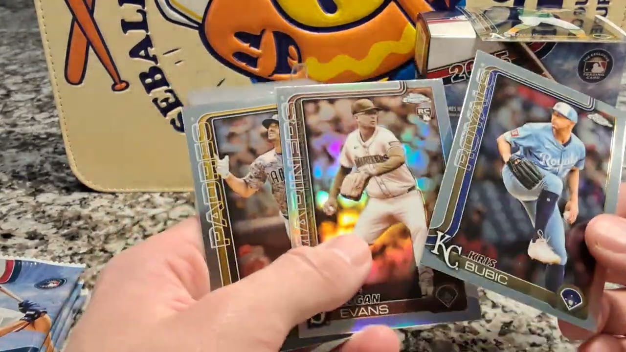 Случайные вырезки — Topps Chrome 2025