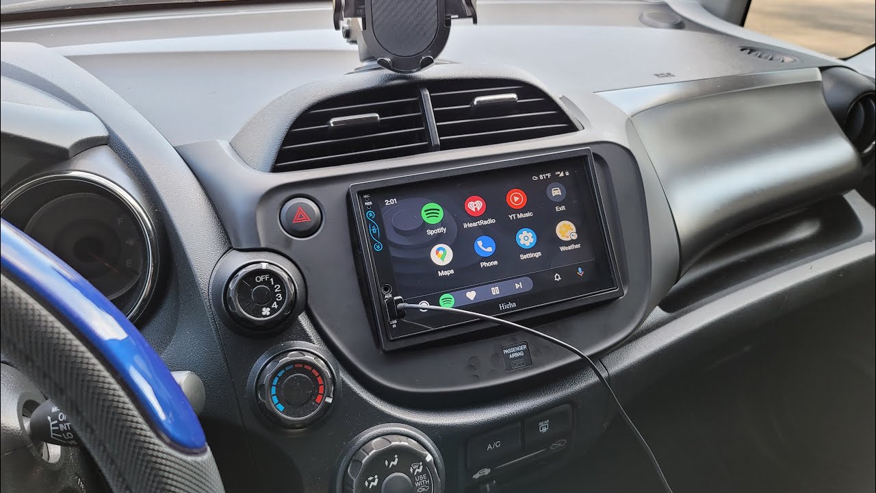 Установка 2-DIN на Honda Fit с камерой заднего вида