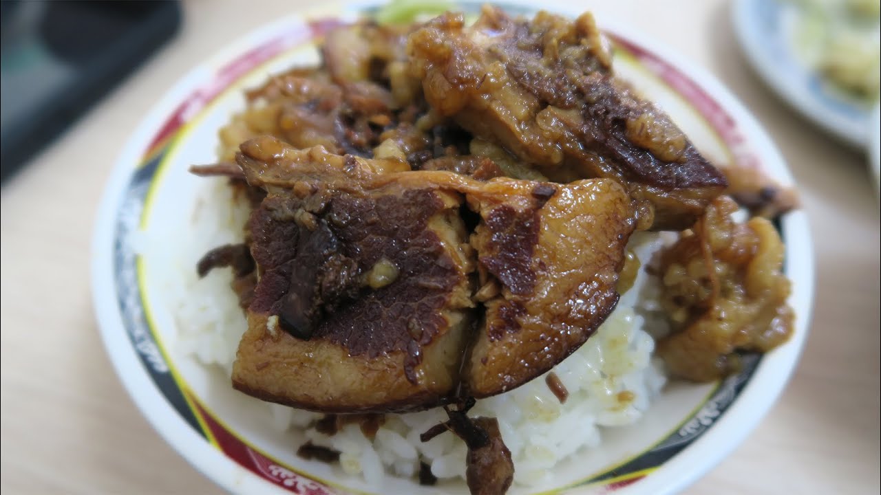 The BEST Taiwan Braised Pork Belly EVER! 金峰魯肉飯