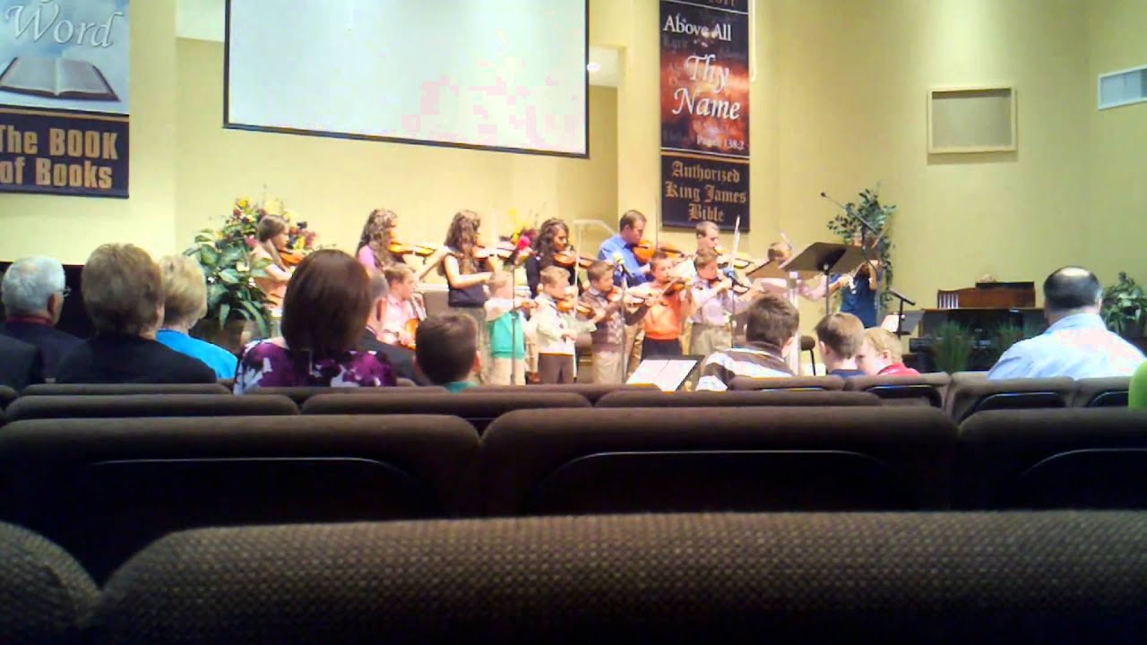 Duggars Play Violin In Cincinnati