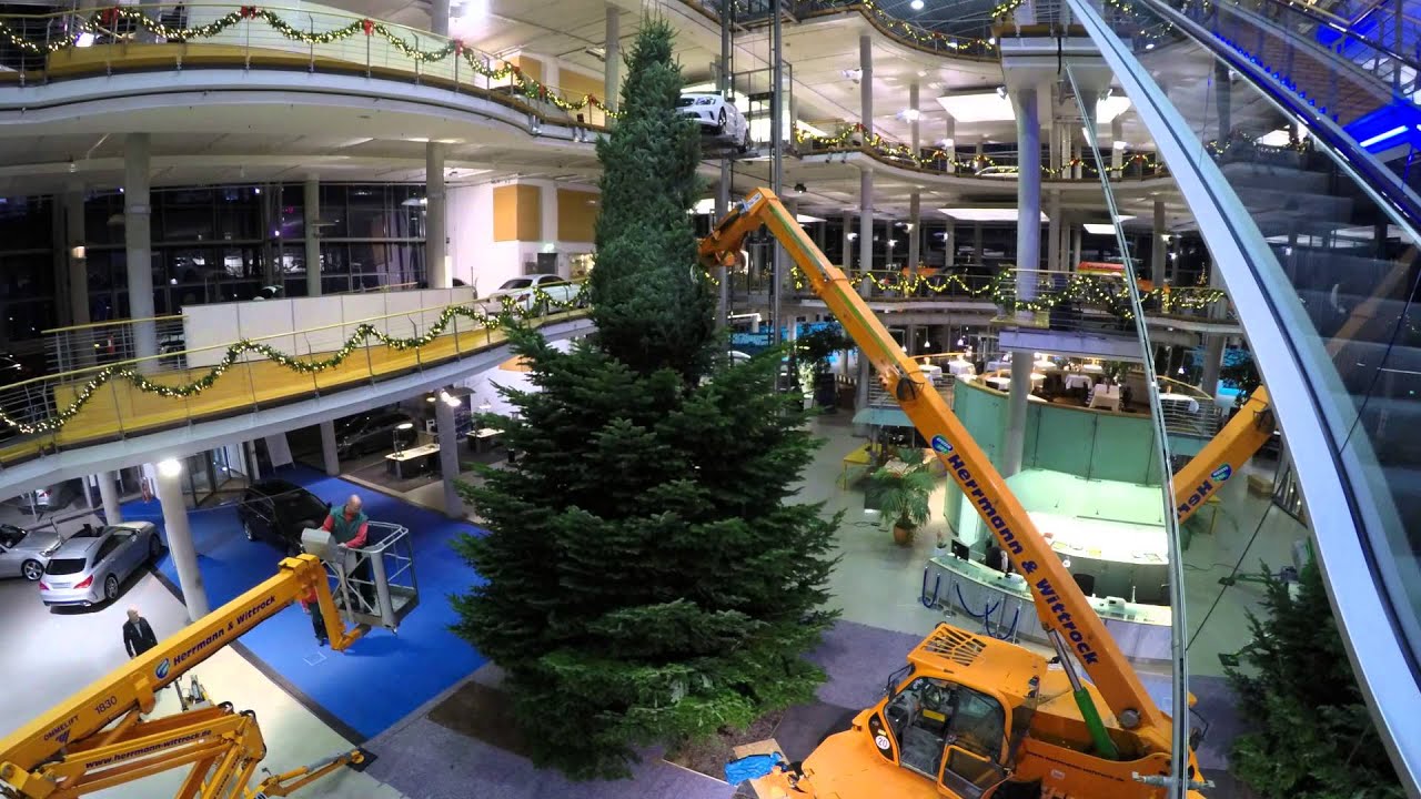 Der Mercedes-Benz Weihnachtsbaum 2015 in Berlin 🎄