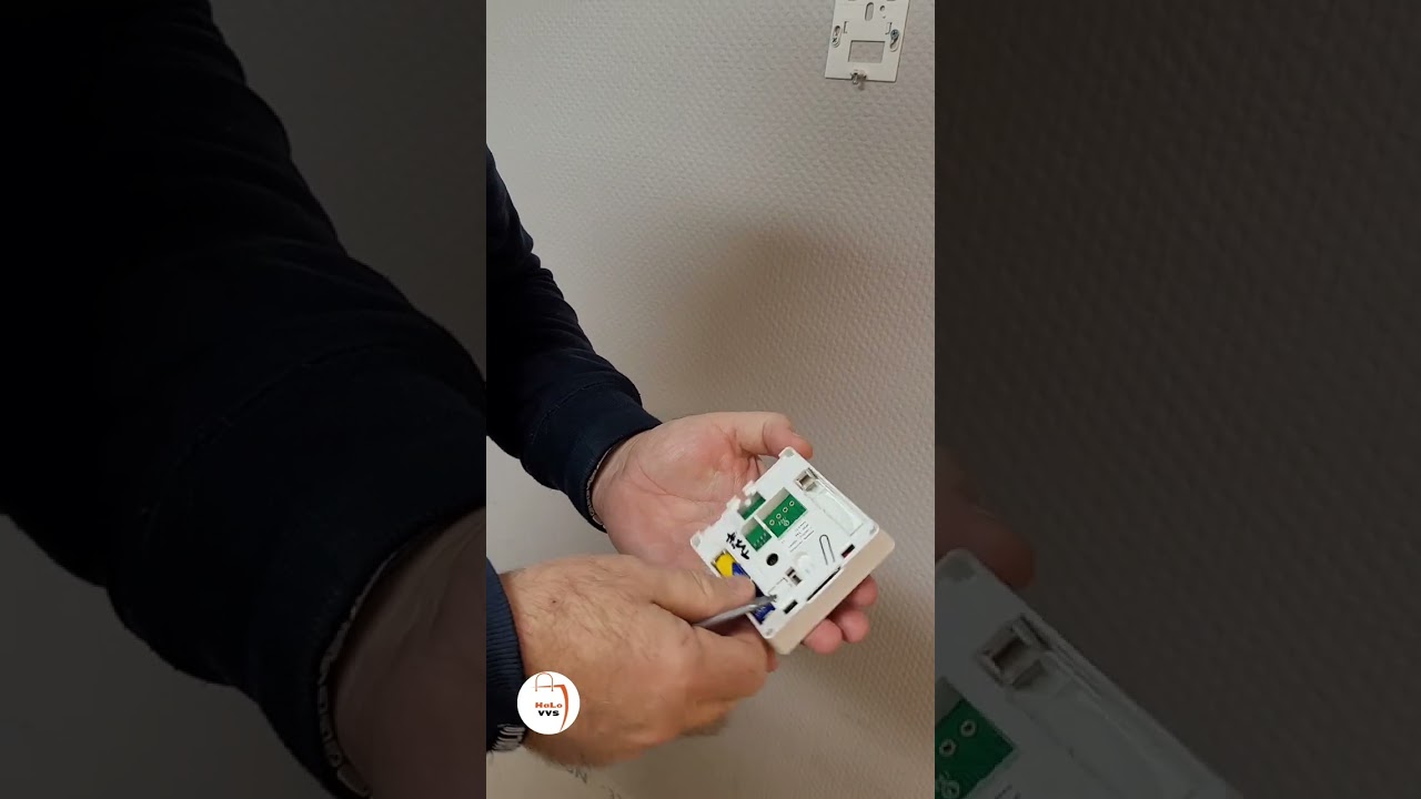 Batteribyte p&aring; en Uponor Smatrix Wave T -165 POD Termostat