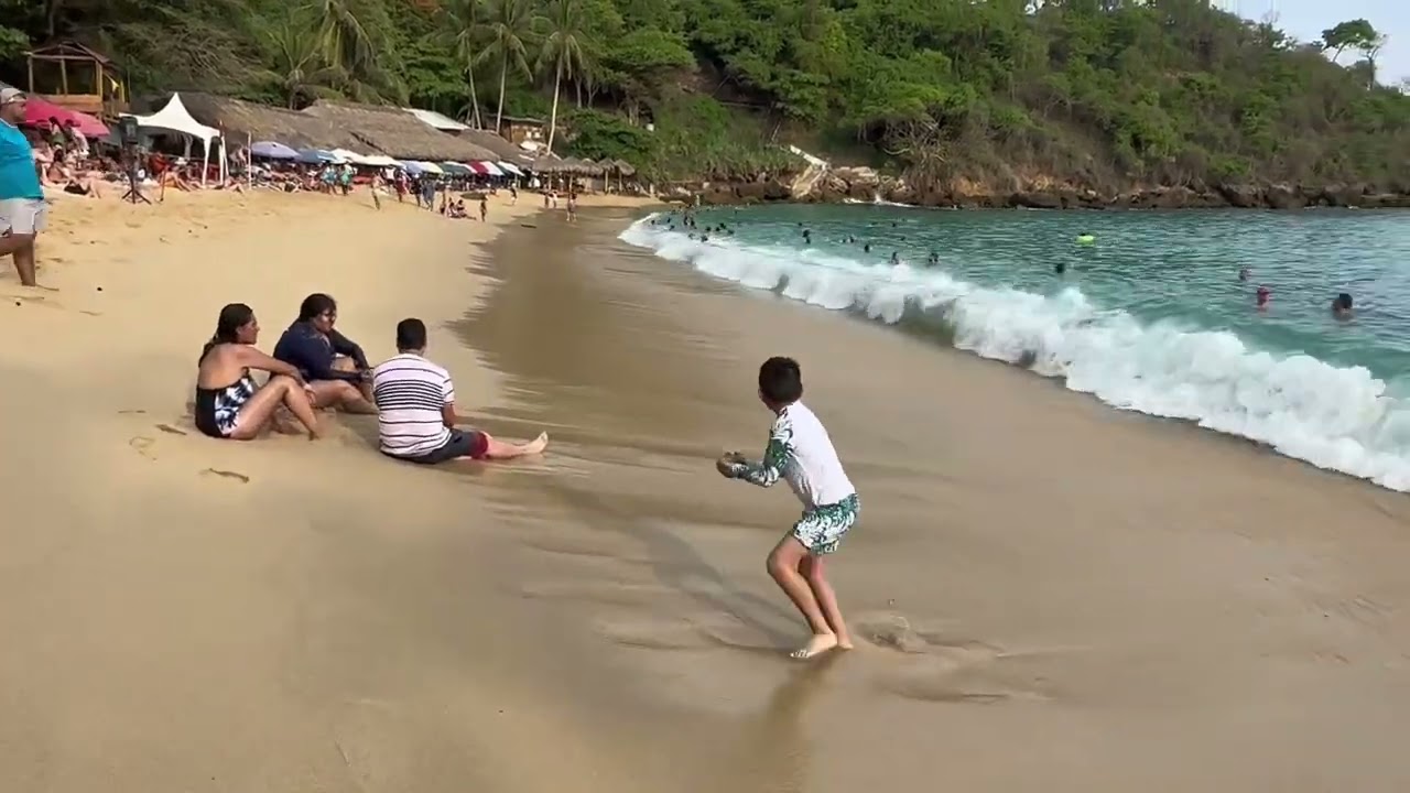 Playa Carrizalillo, Puerto Escondido, Oaxaca, Mx. paradisiaca playa…..