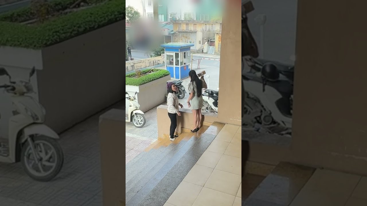 Bà cô chuyên giả vờ lấy nhầm hàng của người khác lại còn ngang ngược !