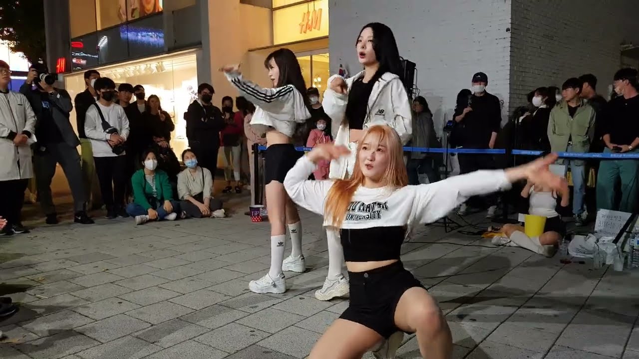 20221015 hongdae busking 홍대 미녀댄스팀 #레이디비(Lady B) 버스킹 05 - 소리꾼 Thunderous _ Stray Kids