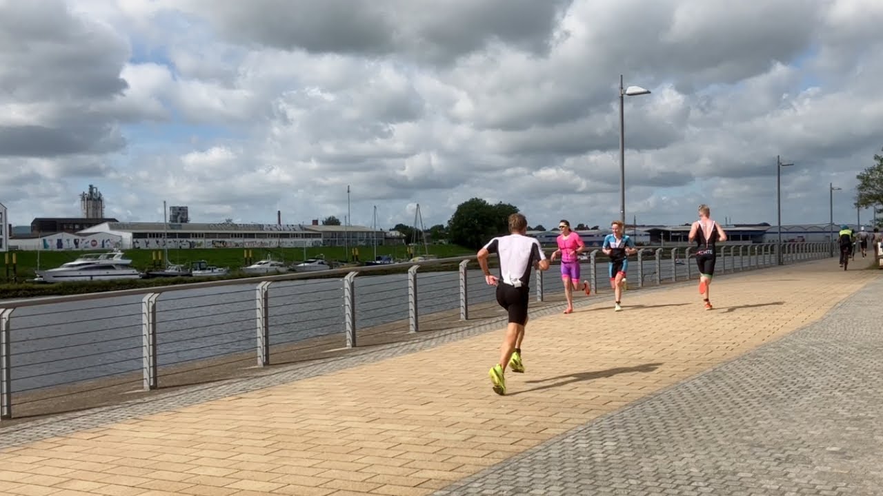 GEWOBA city triathlon Bremen am 13.08.2023 in der bremer Überseestadt