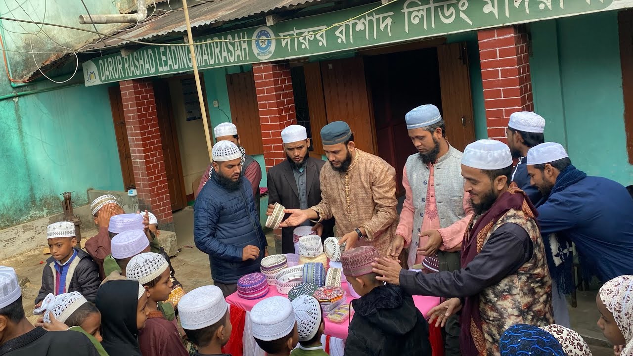 মাদরাসার ছাত্র-ছাত্রীদের জন্য গিফট। উপহার পাঠিয়েছেন আমেরিকা প্রবাসী মিসেস সেলিনা আক্তার।