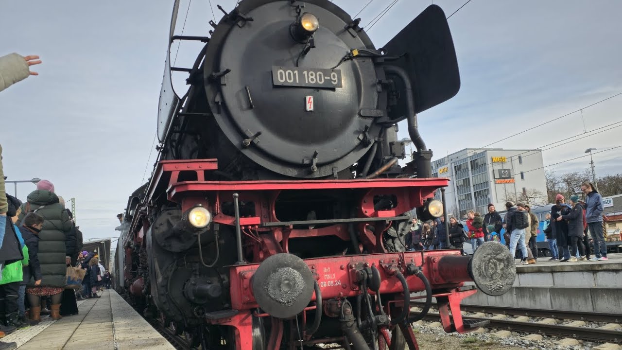 Dampfzug zum Nikolaus 08.12.2024 / M&uuml;nchen Ostbahnhof Br 001 180