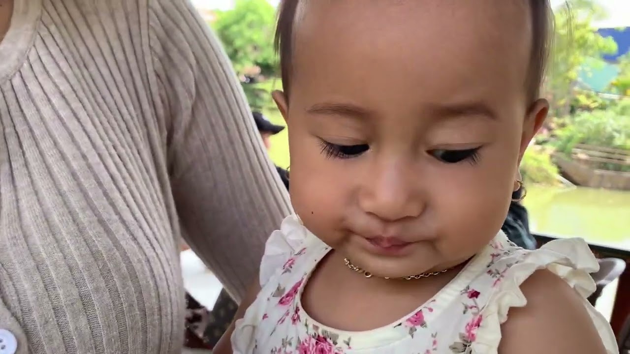 Mùng 2 Tết của đại gia đình dẫn mới đứa nhỏ đi chơi Tết 