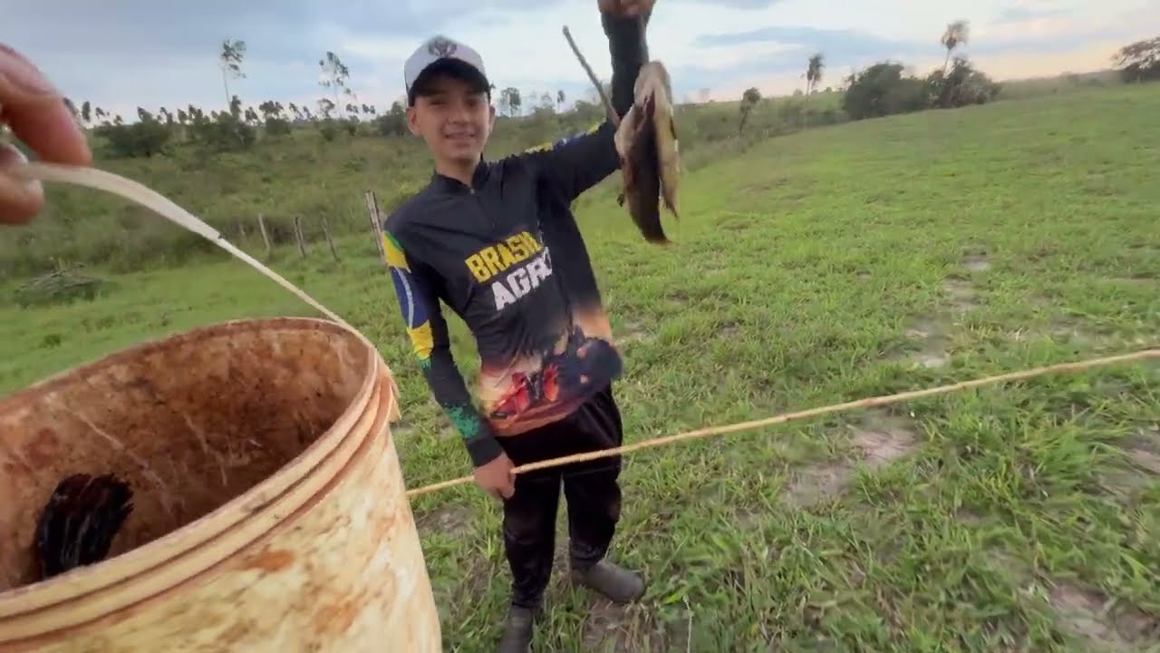 PESCA NO RIACHO QUE NINGUÉM DA NADA POR SURPRESA SE NAO FOCE FILAMADO NINGUÉM IA ACREDITAR!!!