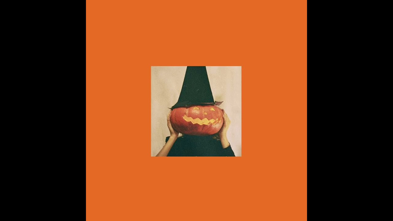 Halloween playlist although it’s September 🎃🖤