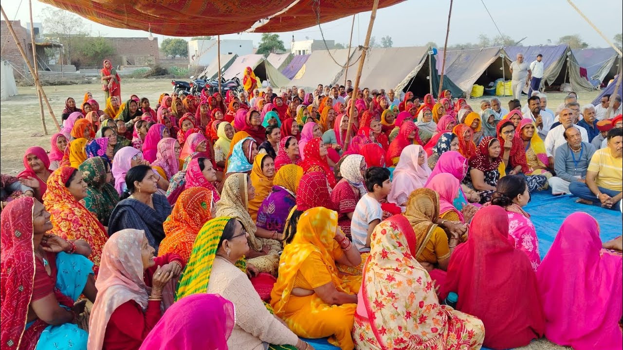 ब्रज चौरासी कोस यात्रा में अखंड संकीर्तन रात्रि कालीन टेंट दृश्य संत श्री प्रहलाद जी महाराज