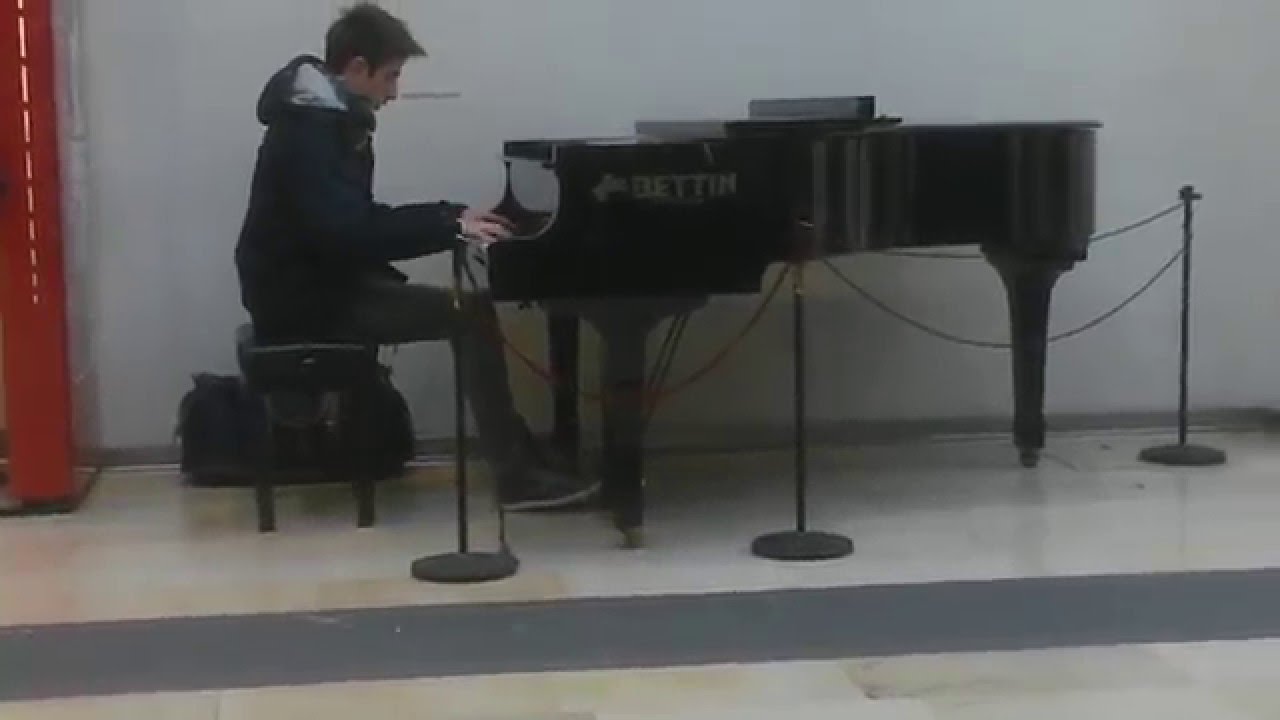 #8 Street piano performance at Padova station - Pianoforte 