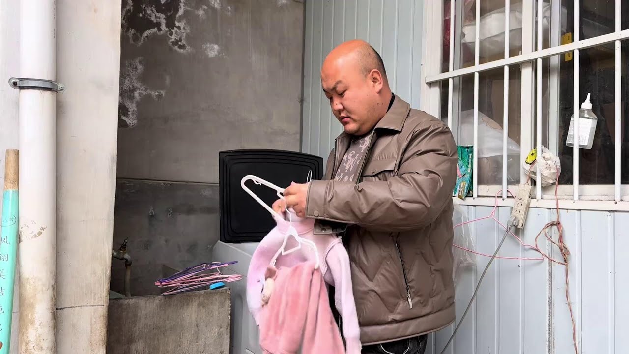 中老夫妻也跟个风带孩子去电影院看电影，支持国产动画片 #哪吒之魔童降世 #陪宝贝看电影 #中外夫妻 #国产动画