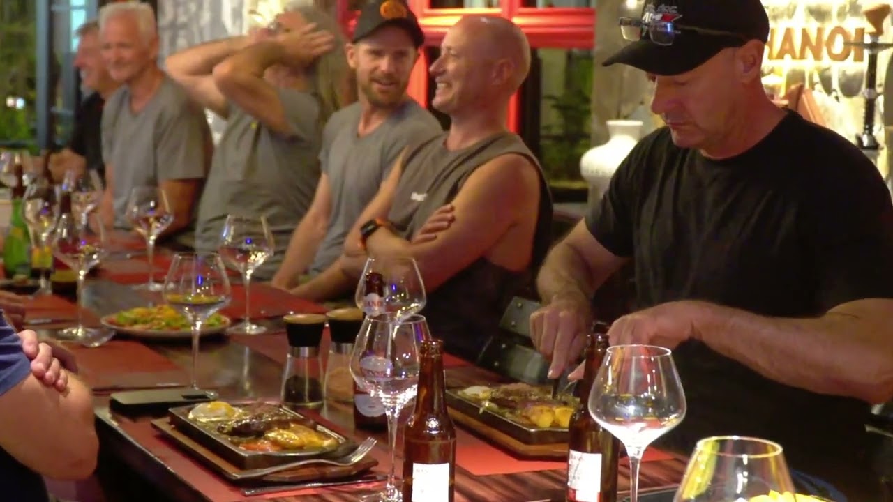 Приветственный ужин в отеле The Ryder Lodge 🍽️🍻 | VietnamBikers Tours