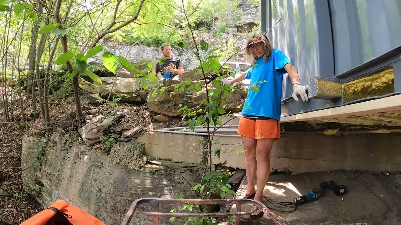 Rocking under container on Camarata castle