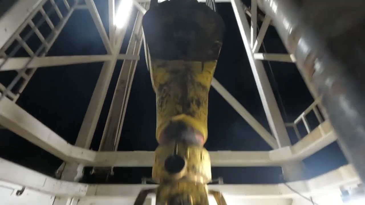 Drilling Rig, tripping pipe into the hole