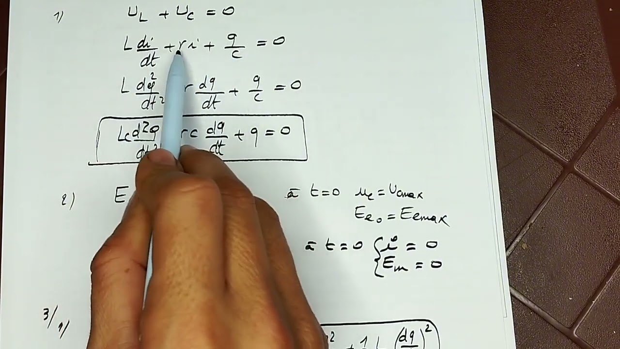 les oscillations libres dans un circuit RLC serie -2BAC SM PC - Exercice 11 -Serie N1