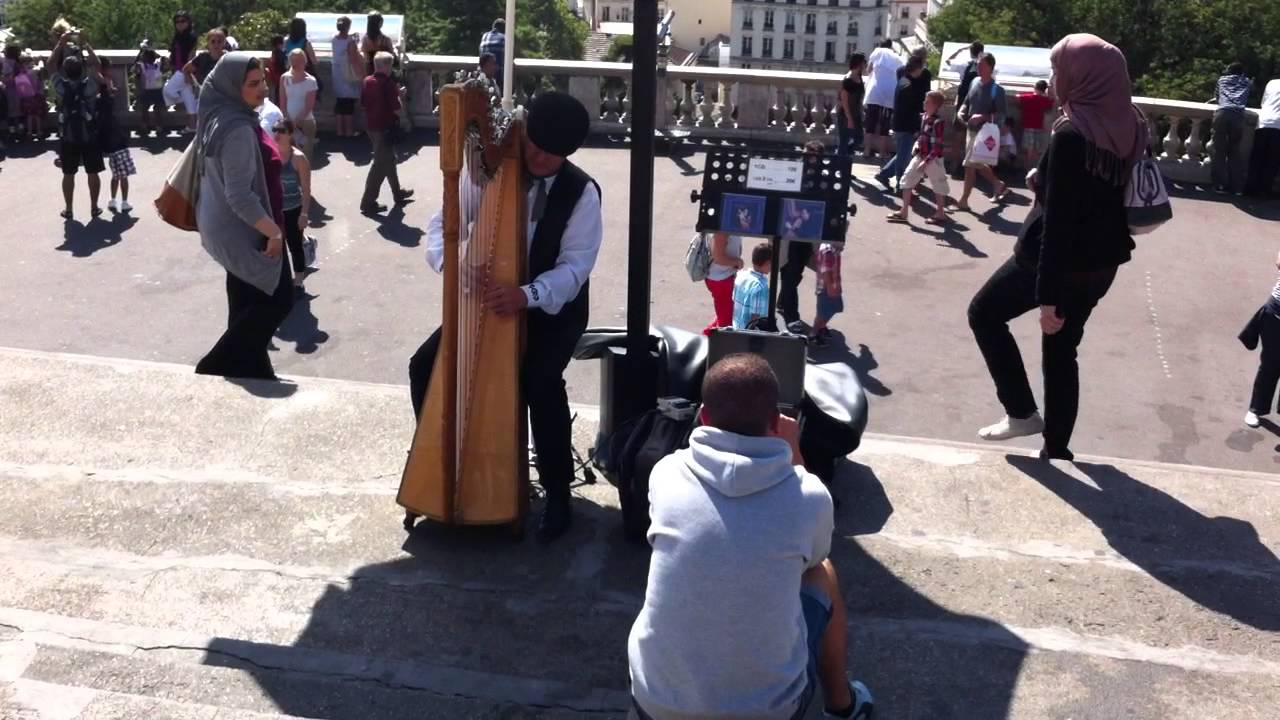 Арфа, Монмартр, Париж (Montmartre, Paris) [Vladimir Filvarkiv, ChanceToTrip.com]