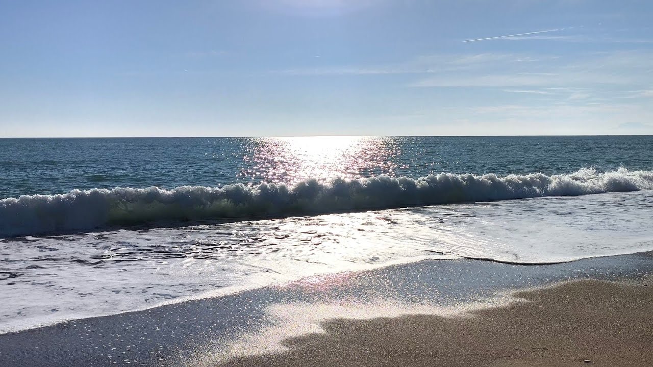 Ocean Waves on Sunny Beach 🌊 10 Hours of Relaxing Sea Sounds for Deep Sleep & Study 