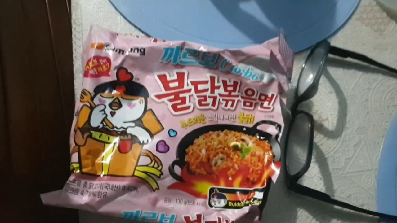 Trying the Samyang Buldak Carbonara for the first time @aespa