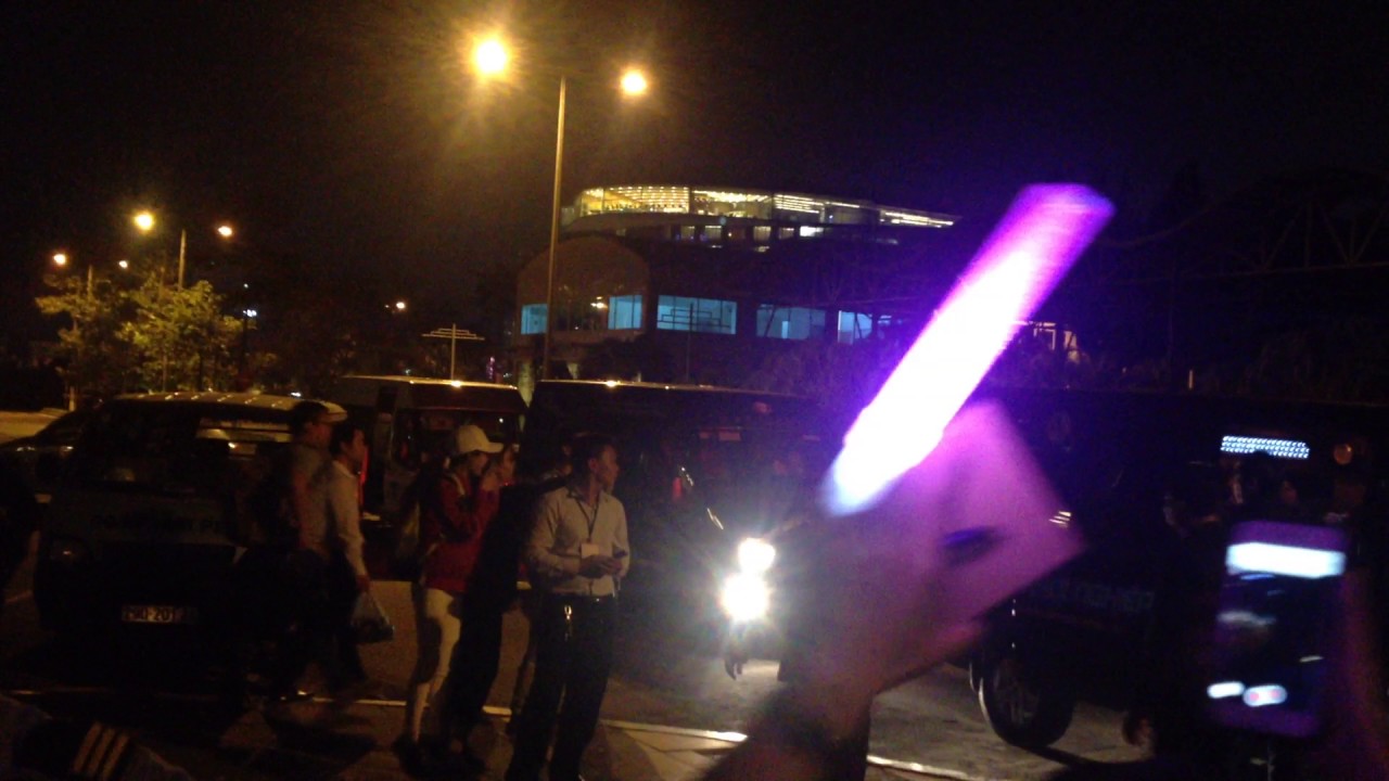 [170401] SNSD in Vietnam (Backstage go to the car)